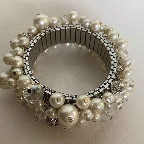 Vintage Expandable Faux Pearl Bead Chunky Jingle Bracelet - Picture 1 of 12